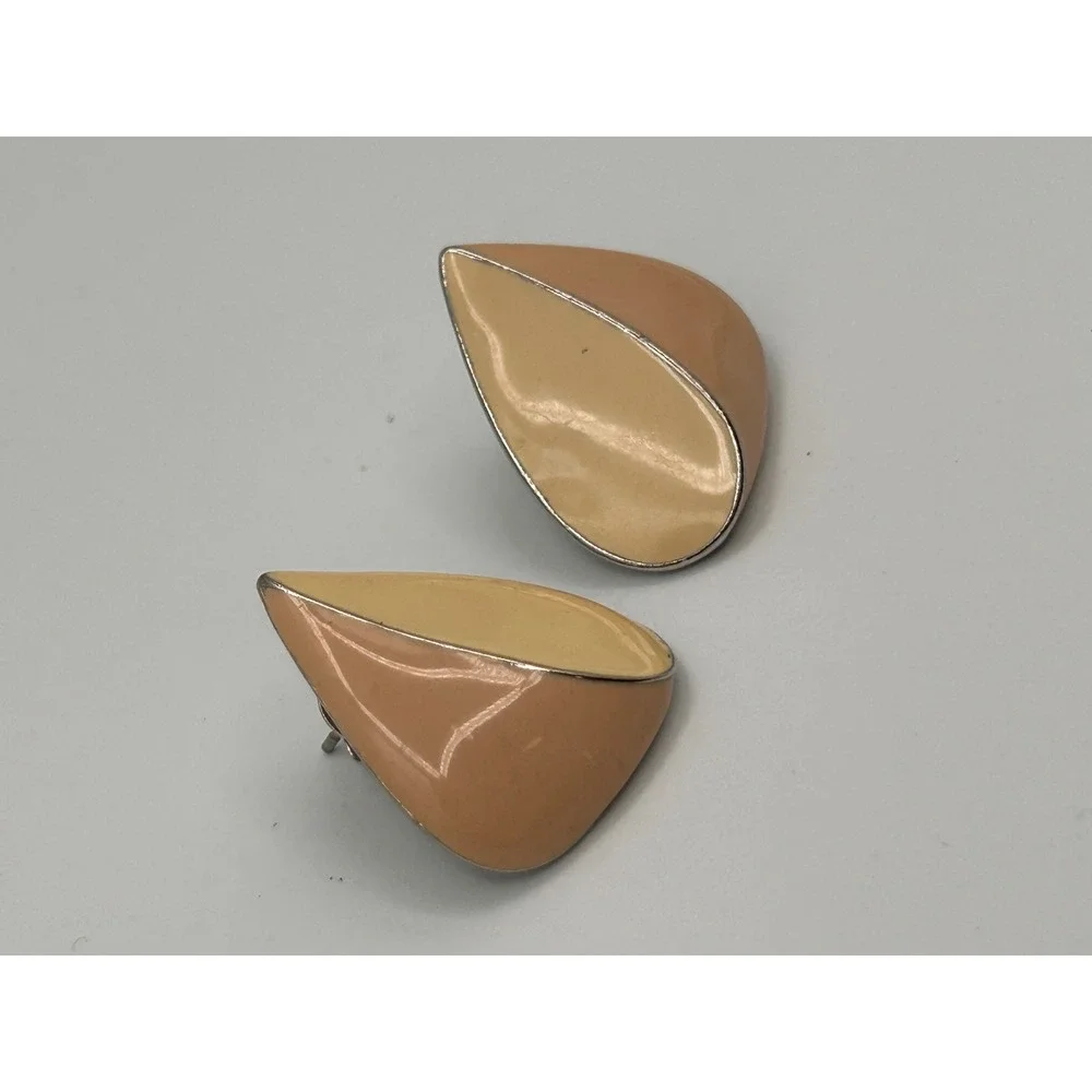 Vintage Tan Cream Enamel Teardrop Stud Earrings Silver Tone Textured Back